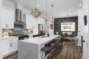 Walk to Geodis Stadium and Restaurants - Rooftop Deck -Garage